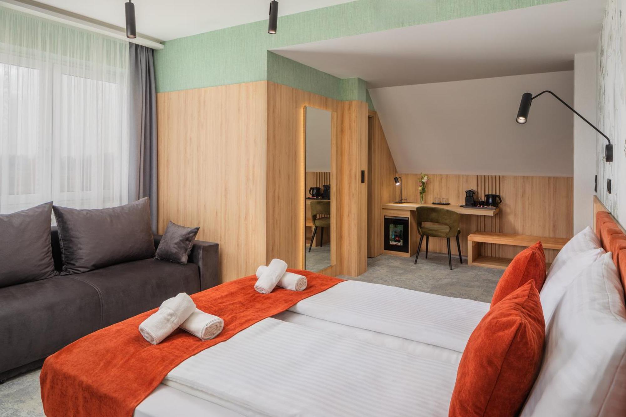 Sziget Hotel Nyiregyhaza Exterior photo