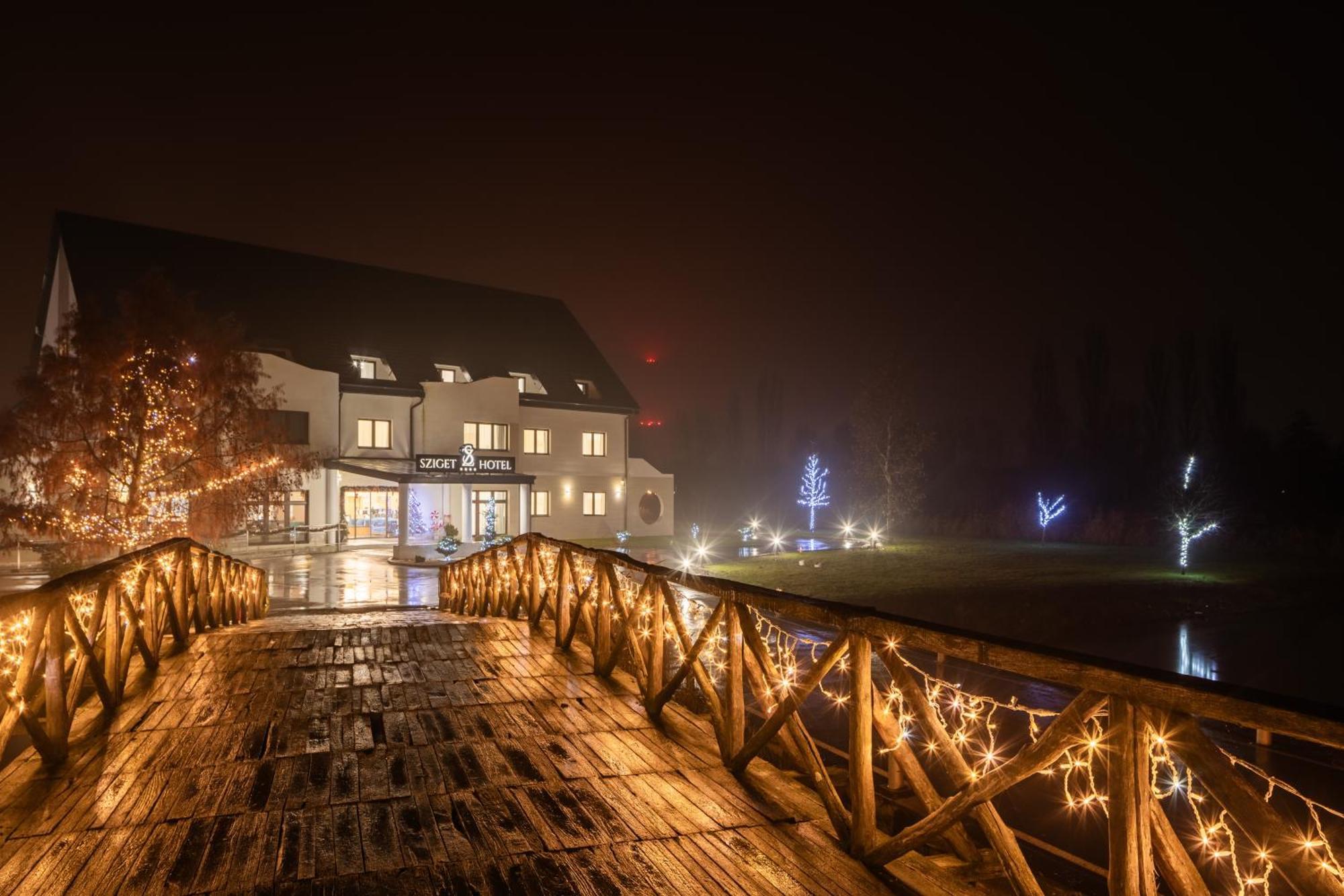 Sziget Hotel Nyiregyhaza Exterior photo